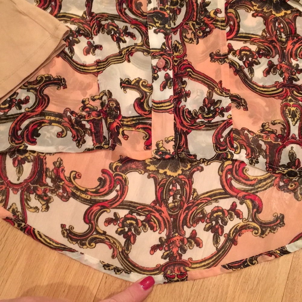 ❌SOLD (tan) CANDIES xs floral top with free camisole - Picture 5 of 7